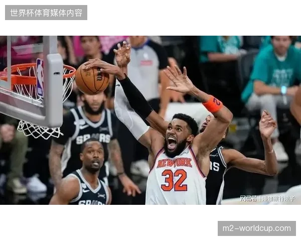尼克斯队在季后赛中展现了强大的统治力,其攻防两端的效率值均领跑所有球队 尼克斯队在季后赛中展现了强大的统治力,其攻防两端的效率值均领跑所有球队